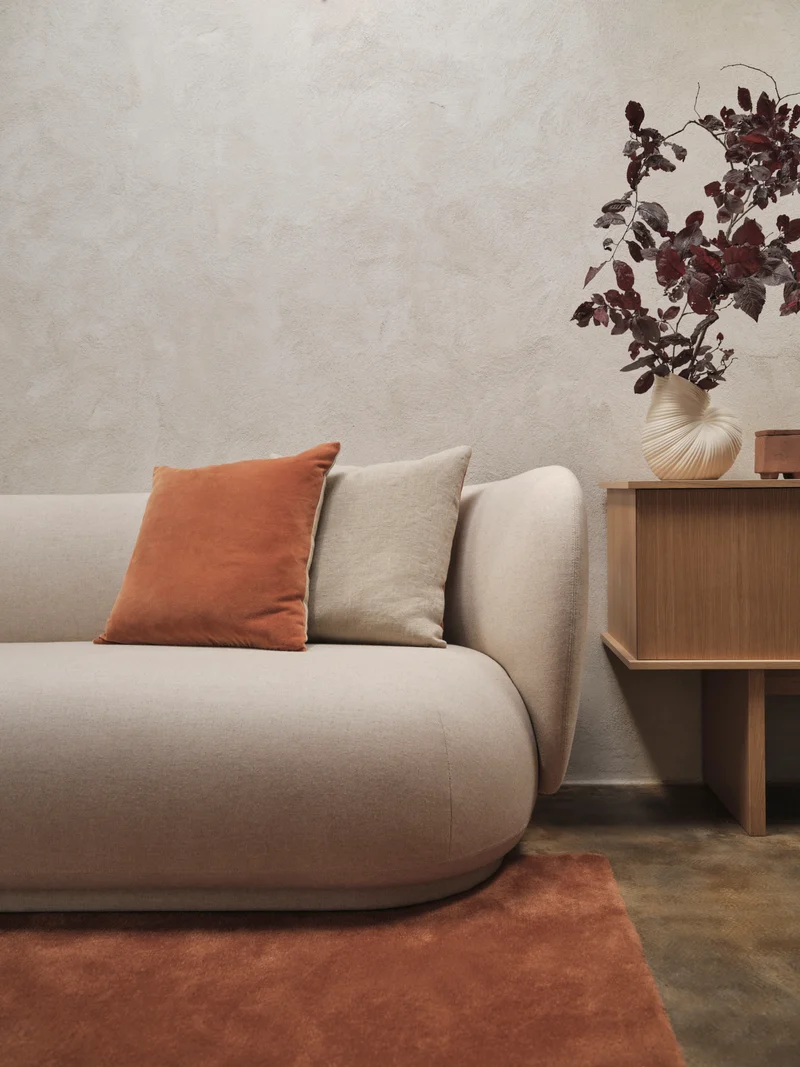 Coussin carré en lin beige et rayures velours marron 50x50cm Senti - Ferm Living