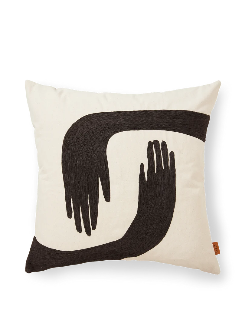 Coussin carré en coton bio beige et broderie marron café 50x50cm Pose - Ferm Living