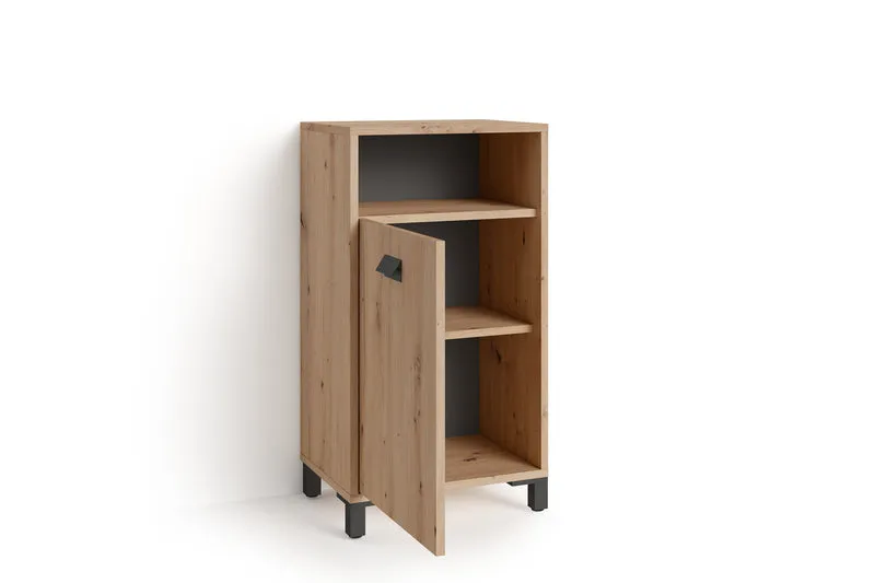 Badezimmer Seitenschrank WELLNESS in Artisan Eiche, Griff aus Metall in schwarz / Badschrank mit einem offenen Fach und einer Tür / B 42, H 77,5, T 31 cm