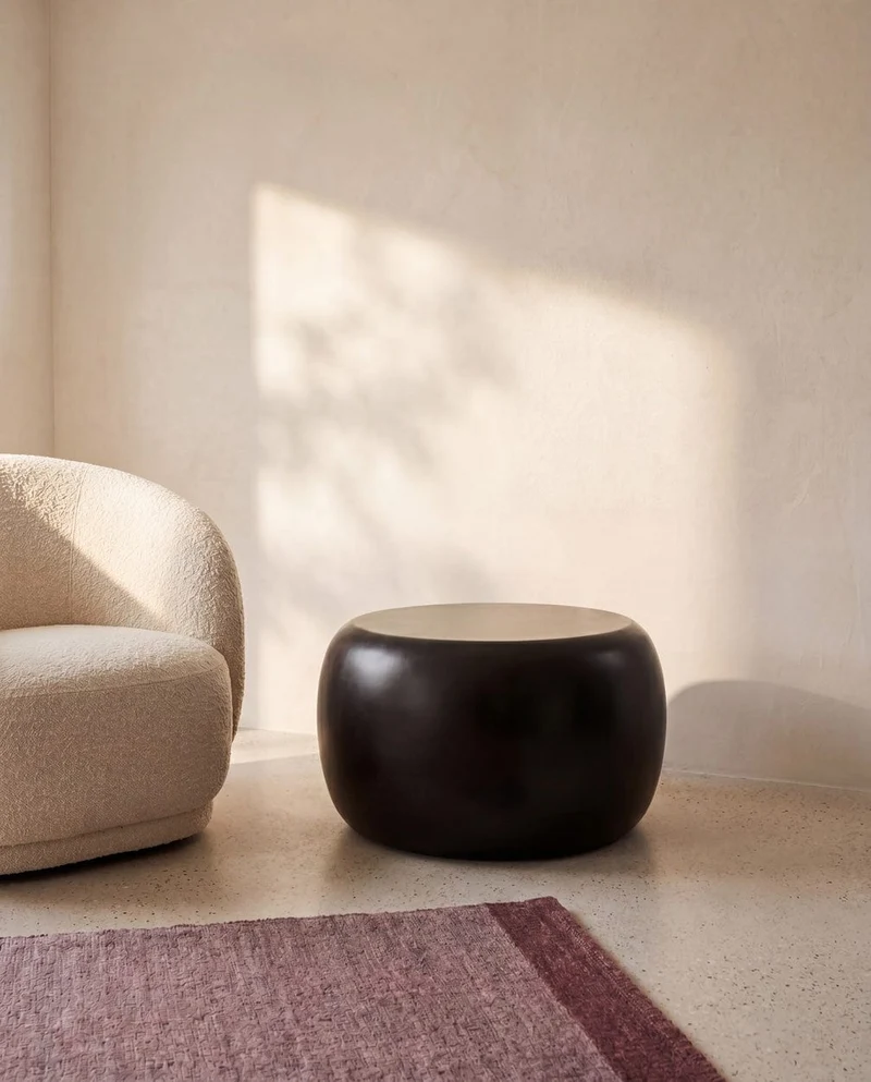 Table d'appoint ronde en résine mate noire 70x70x40cm Matt - Bazar Bizar