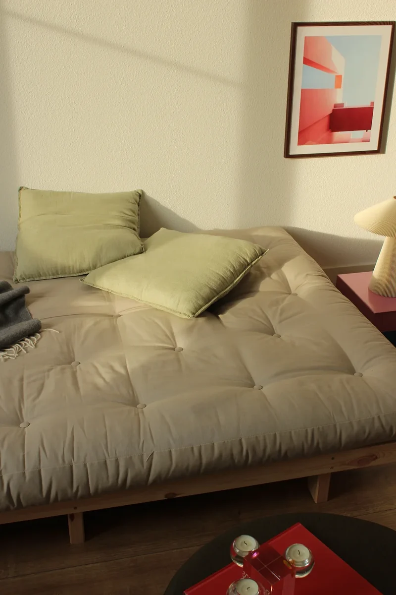 Canapé convertible en bois de pin et matelas bordeaux 130x200cm Lean - Karup Design