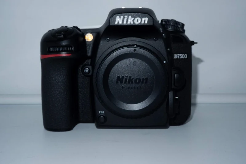 Nikon D7500 20.9MP DSLR Camera with AF-S DX NIKKOR 18-140mm f/3.5-5.6G ED VR Lens, Black