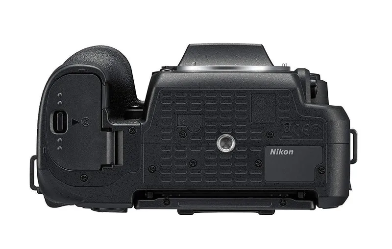 Nikon D7500 20.9MP DSLR Camera with AF-S DX NIKKOR 18-140mm f/3.5-5.6G ED VR Lens, Black