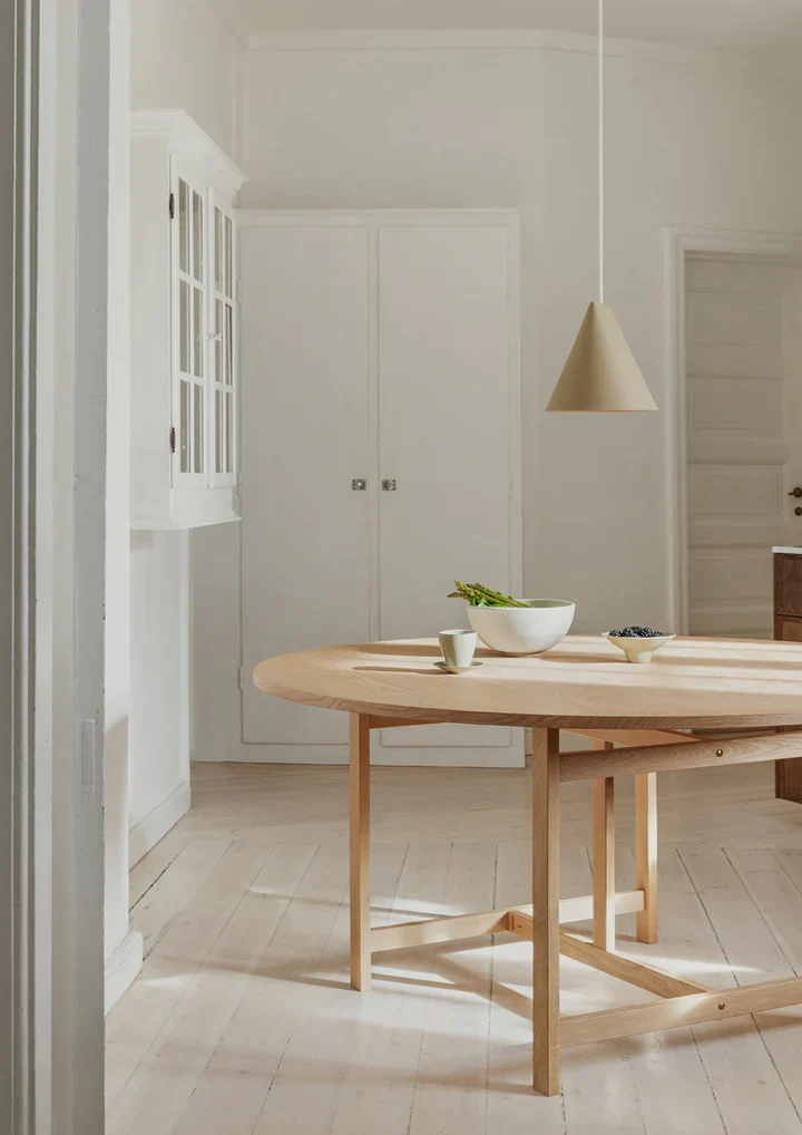 MOEBE - ROUND DINING TABLE - ø 140cm