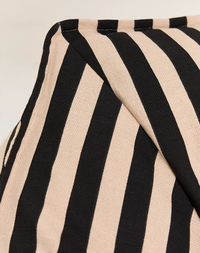 Nobodinoz Sitzsack-Sessel Ziggy Erwachsenengrösse Schwarz Sand gestreift