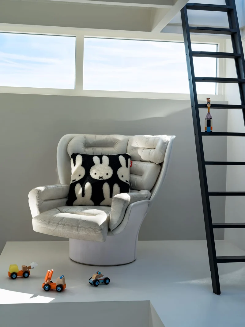 Coussin carré en tissu doux noir et blanc 50x50cm Teddy x Miffy - Fatboy