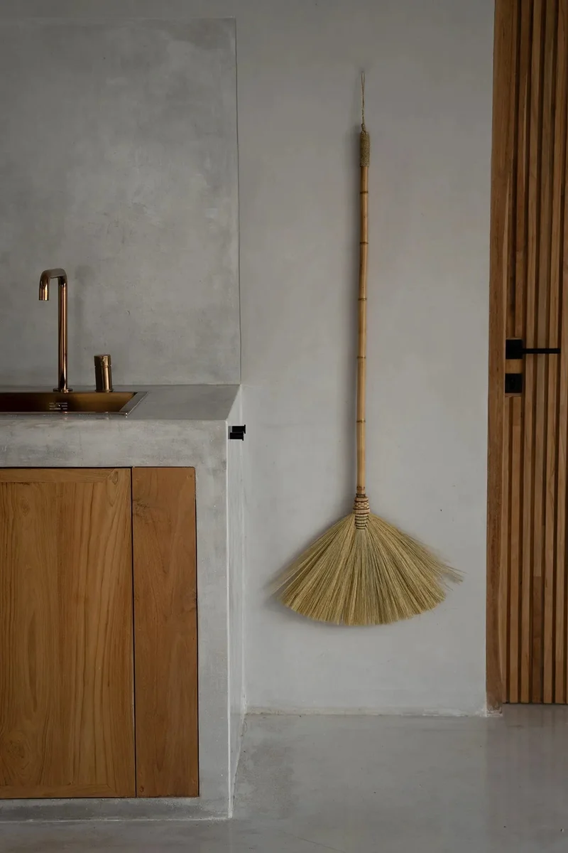 Balai en fibre tressée naturelle 130cm Big Broom - Bazar Bizar