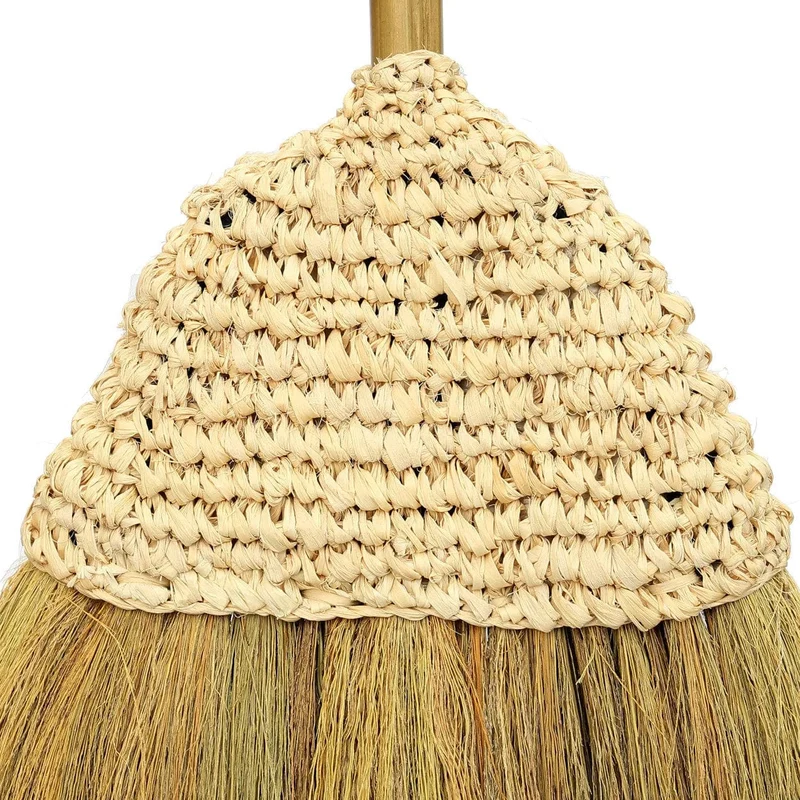 Balai en raphia tressé naturel 75cm Raffia - Bazar Bizar
