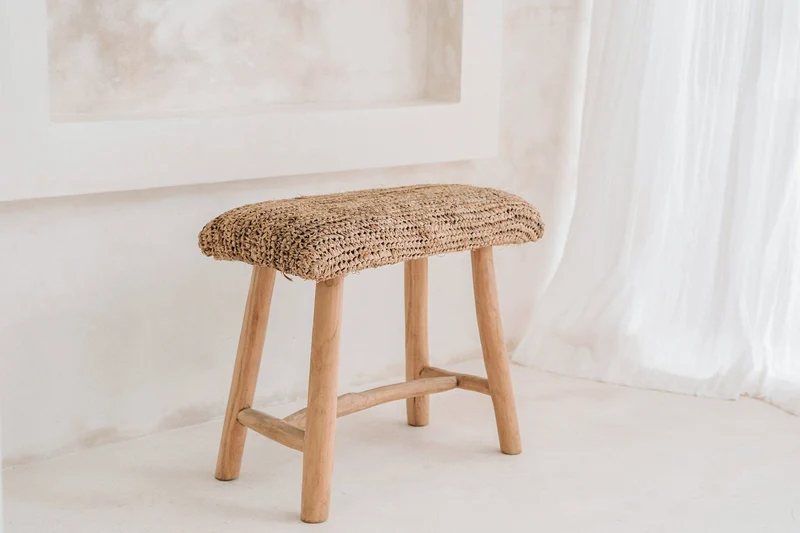 Banc en teck massif et raffia naturel beige 60x28x45cm Raffia - Bazar Bizar