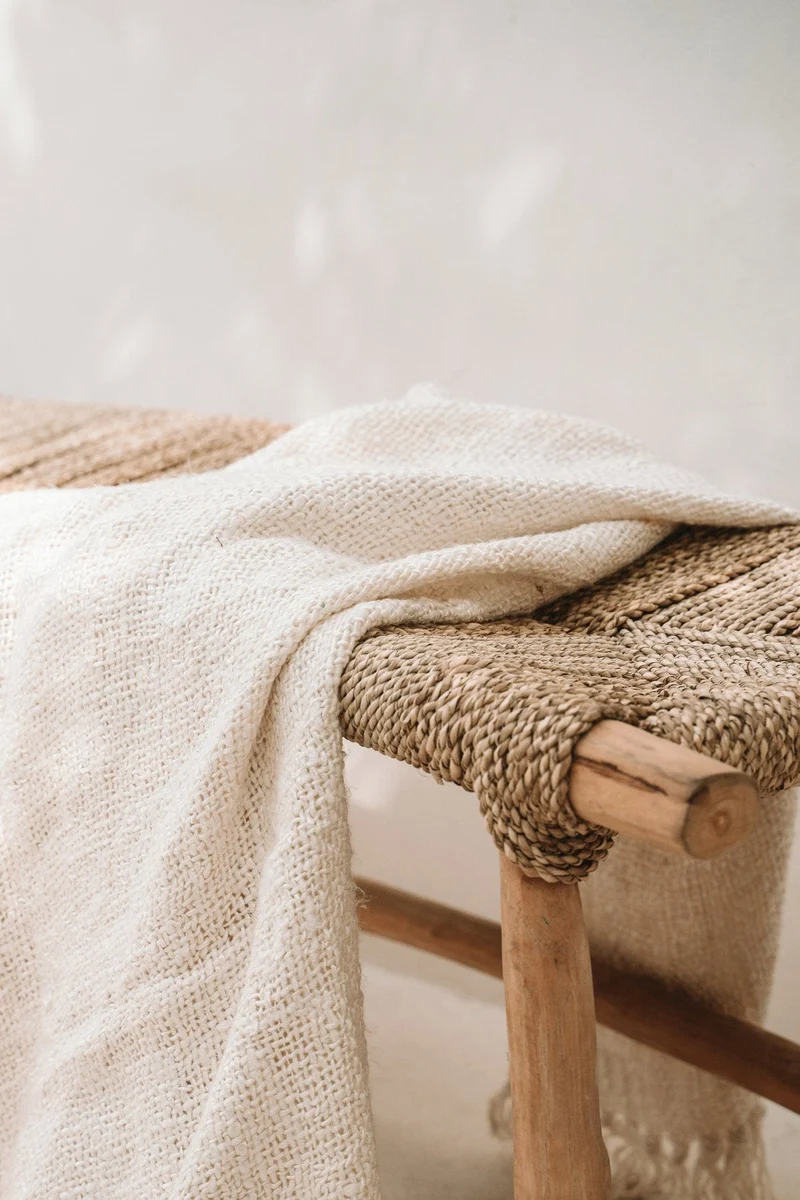 Banc en teck massif et jonc de mer naturel 110x40x45cm Porto - Bazar Bizar