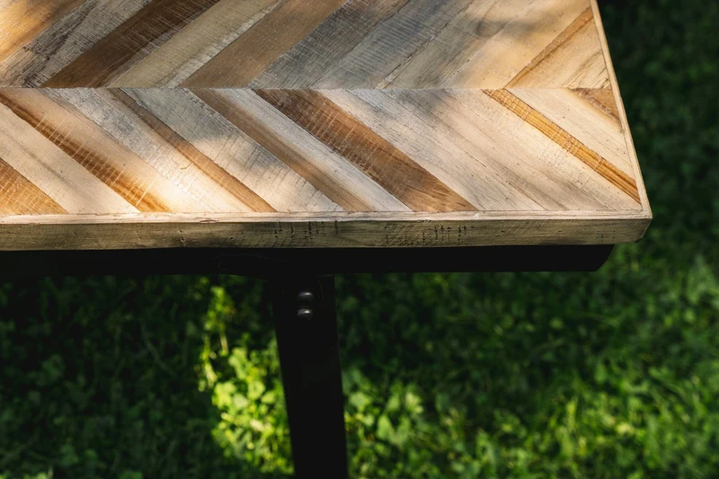 Banc en teck naturel chevrons et fer noir 110x40x45cm Herringbone - Bazar Bizar