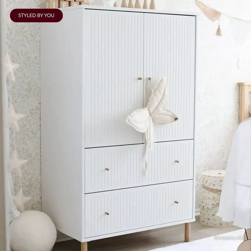 Flexa Saga Schrank, 2 Türen und 2 Schubladen mit Rillen Weiss/Eiche