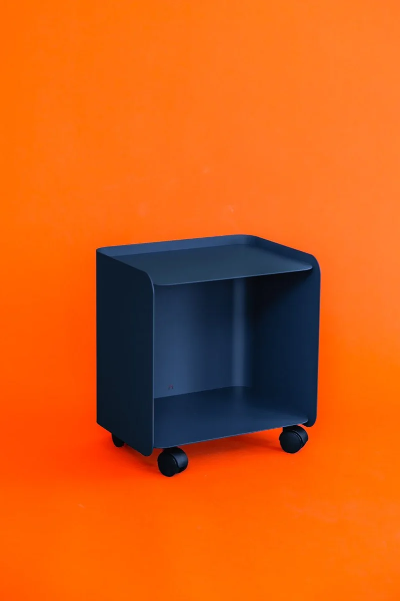 Table d'appoint à roulettes en acier bleu martini 40x30x43,5cm Juno - Metallbude