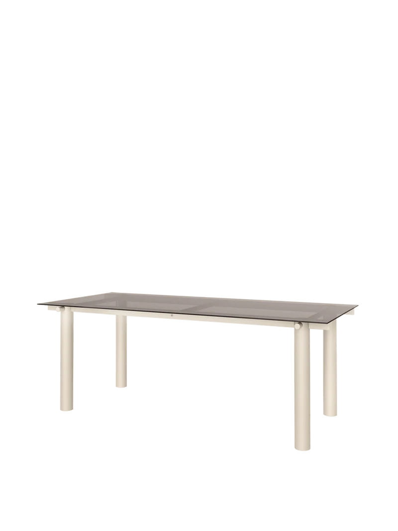 Table à manger rectangulaire en acier beige et verre teinté foncé 200 x 90 cm Atura - Ferm Living