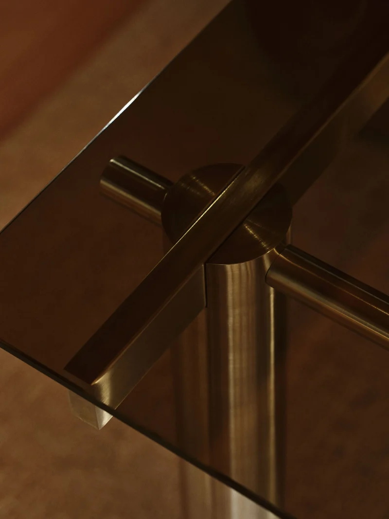 Table à manger rectangulaire en acier marron et verre teinté foncé 200 x 90 cm Atura - Ferm Living
