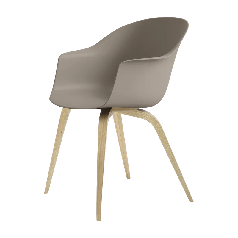 Chaise beige en chêne laqué mat Bat - Gubi