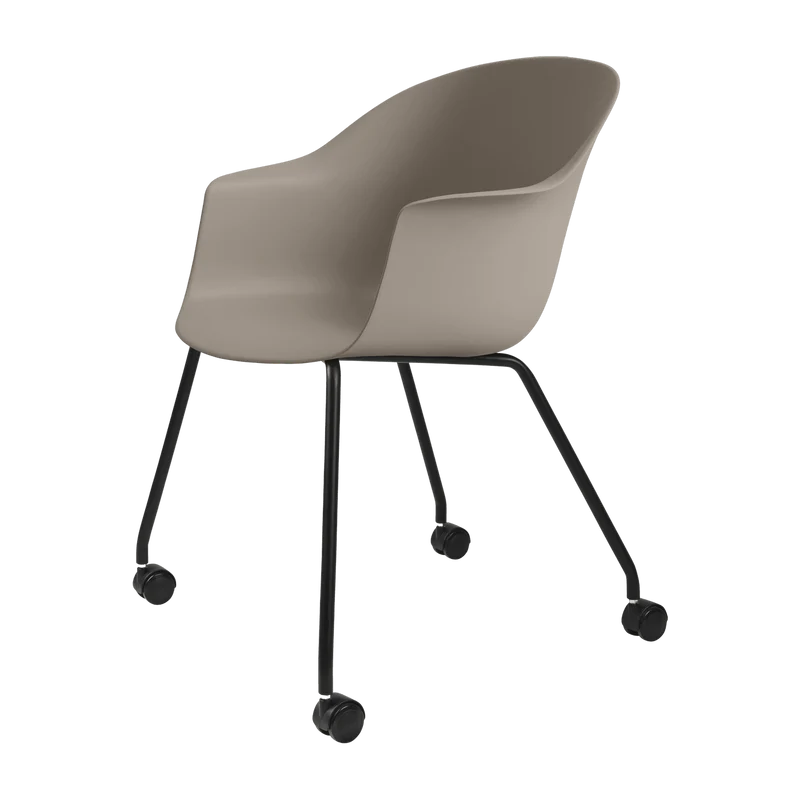 Chaise de bureau beige 4 pieds à roulettes Bat - Gubi
