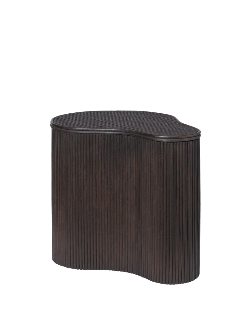 Table d'appoint organique avec rangement en rotin et bois teinté foncé 50 x 35 x 46 cm Isola - Ferm Living