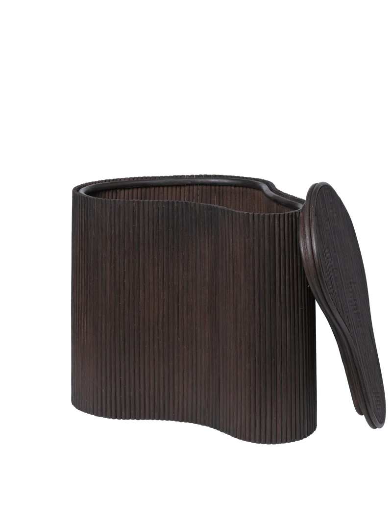 Table d'appoint organique avec rangement en rotin et bois teinté foncé 50 x 35 x 46 cm Isola - Ferm Living