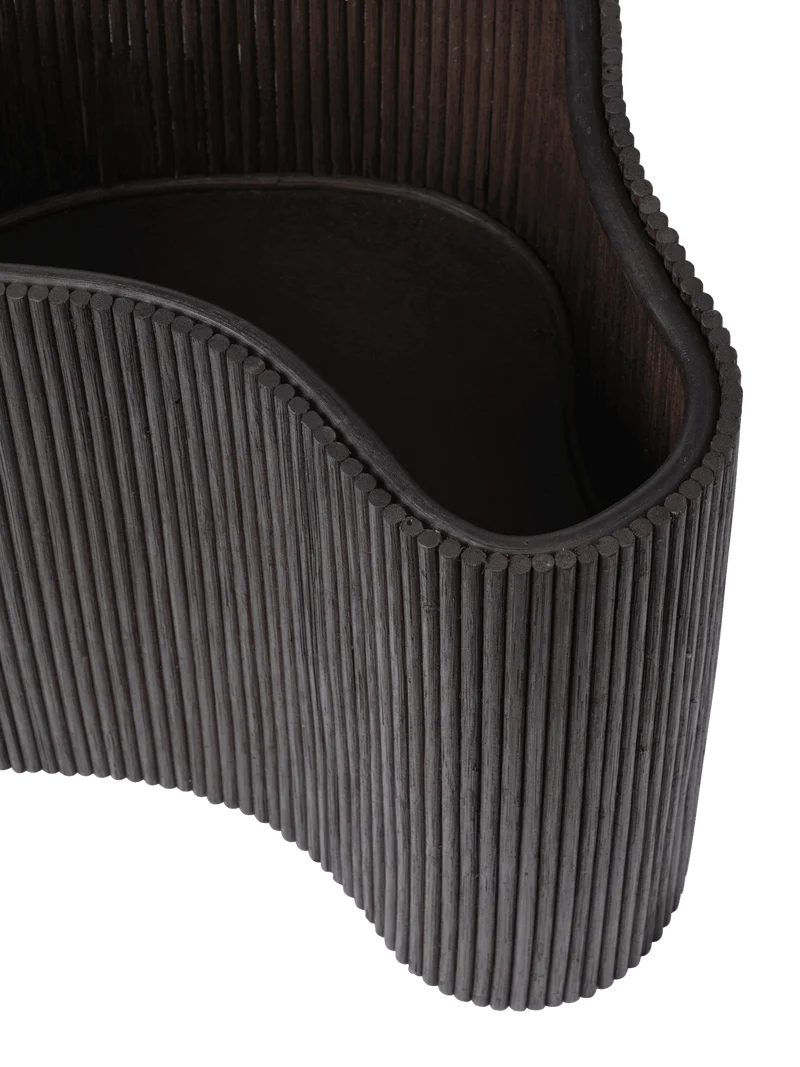 Table d'appoint organique avec rangement en rotin et bois teinté foncé 50 x 35 x 46 cm Isola - Ferm Living