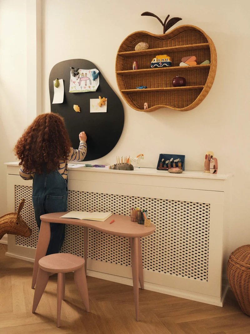 Tabouret rond pour enfant en frêne rose 33 x 30 cm Feve - Ferm Living