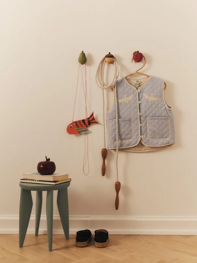 Tabouret rond pour enfant en frêne vert 33 x 30 cm Feve - Ferm Living