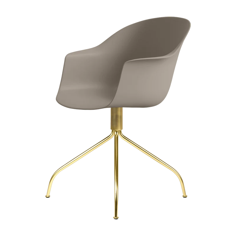 Chaise de bureau beige et laiton pivotante Bat - Gubi