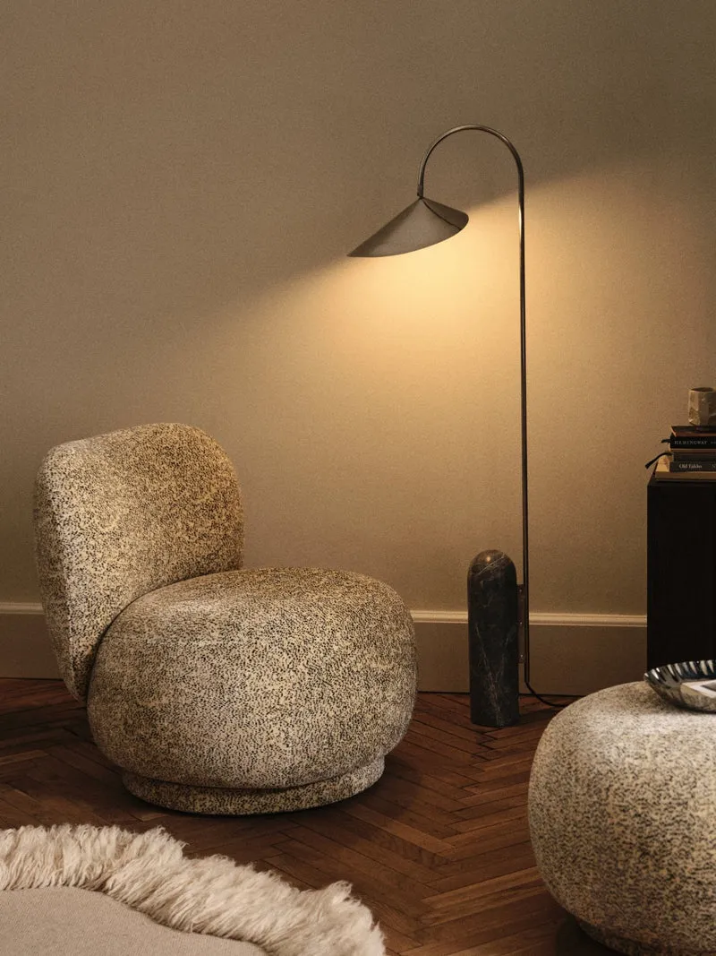 Fauteuil pivotant en velours poppy beige et noir Ricco Piccolo - Ferm Living