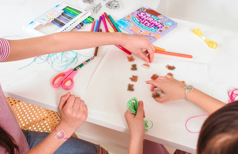 DIY SHRINK IT ART BRACELET KIT - BFF (6 YEARS+)