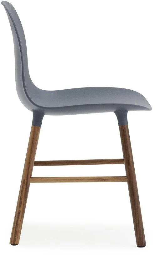 Chaise en noyer naturel et pp bleu Form - Normann Copenhagen