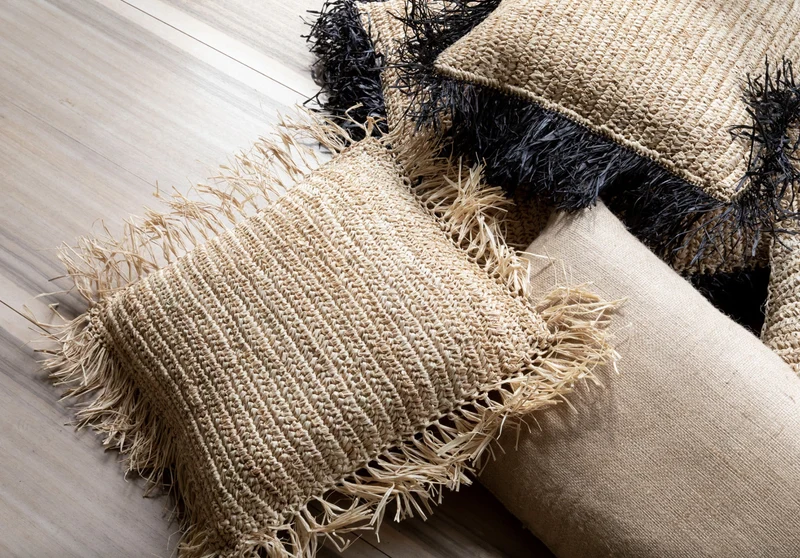 Housse de coussin 60 x 60 cm en Raphia naturel noir - Bazar Bizar