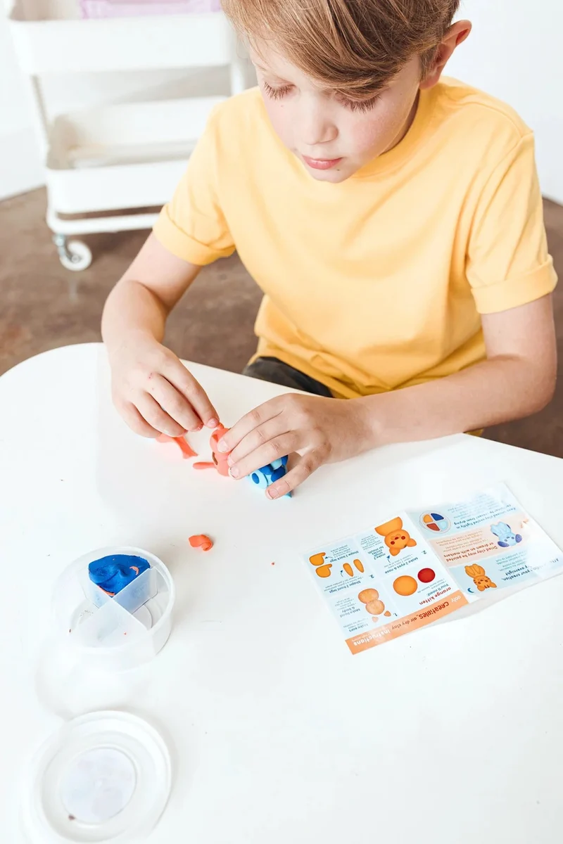 CREATIBLES DIY AIR DRY CLAY KIT 4 PIECE SET - PETS (6 YEARS+)