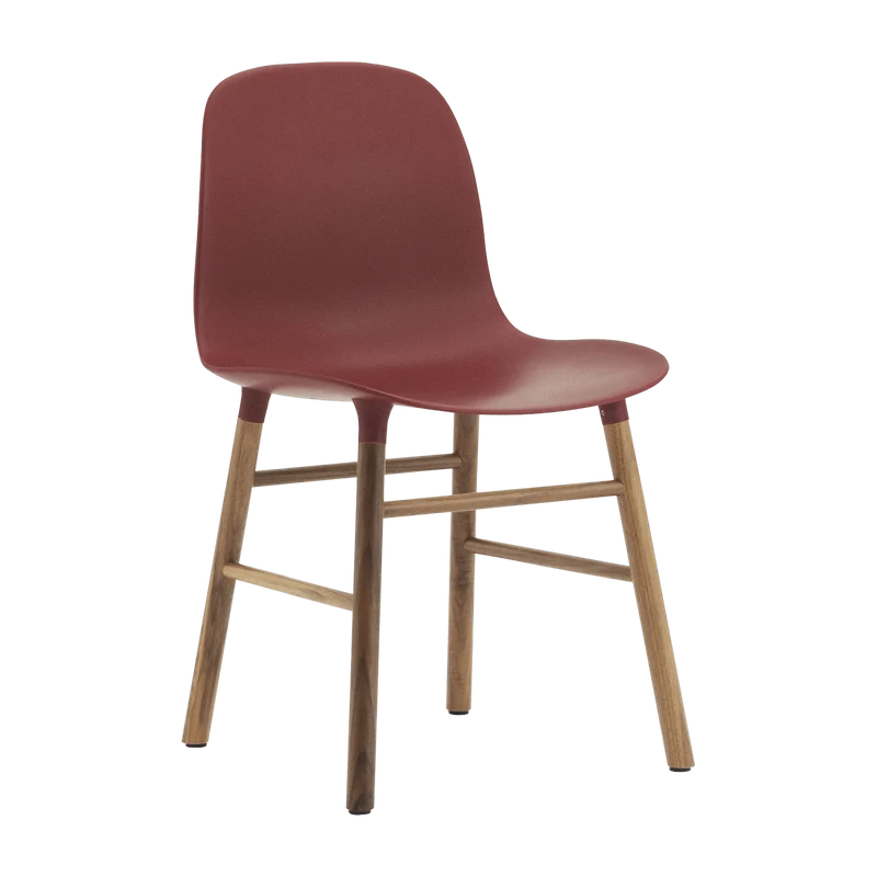 Chaise en noyer naturel et pp rouge Form - Normann Copenhagen