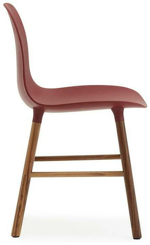 Chaise en noyer naturel et pp rouge Form - Normann Copenhagen