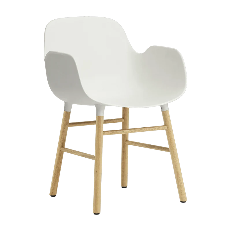 Chaise avec accoudoirs en chêne naturel et pp blanc Form - Normann Copenhagen