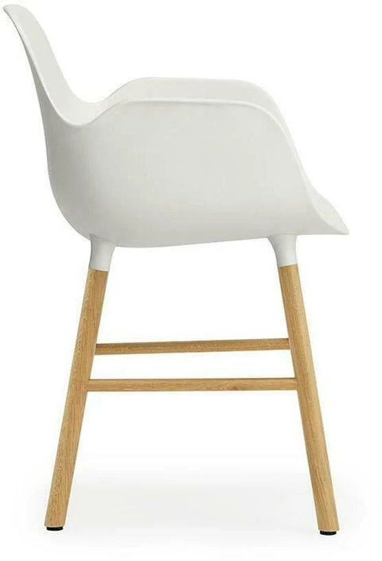 Chaise avec accoudoirs en chêne naturel et pp blanc Form - Normann Copenhagen