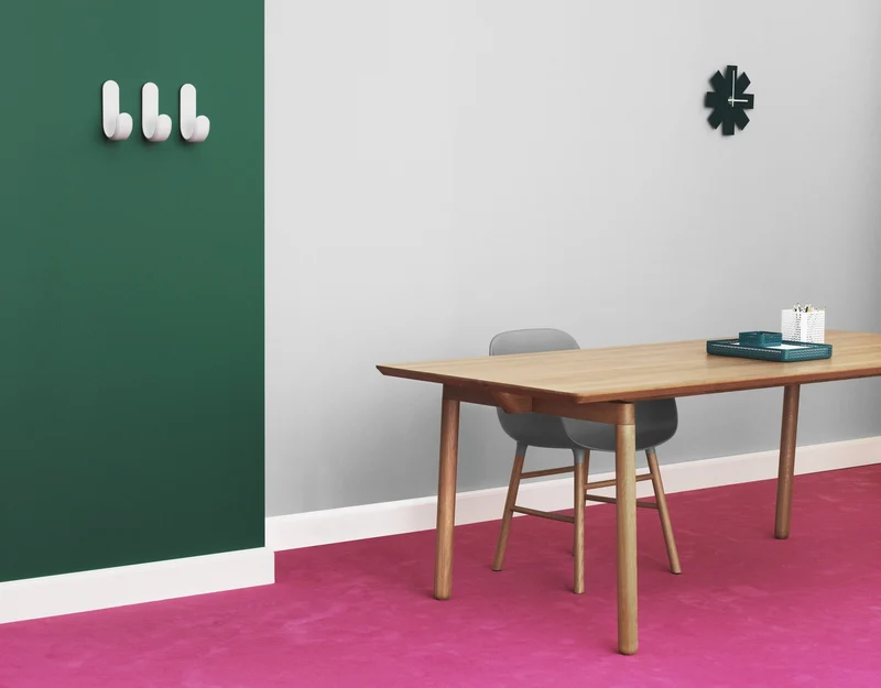 Chaise avec accoudoirs en chêne naturel et pp gris Form - Normann Copenhagen