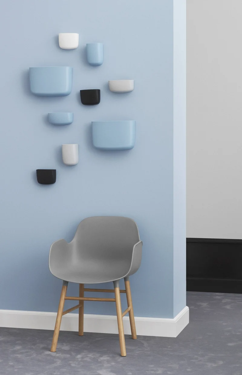 Chaise avec accoudoirs en chêne naturel et pp gris Form - Normann Copenhagen