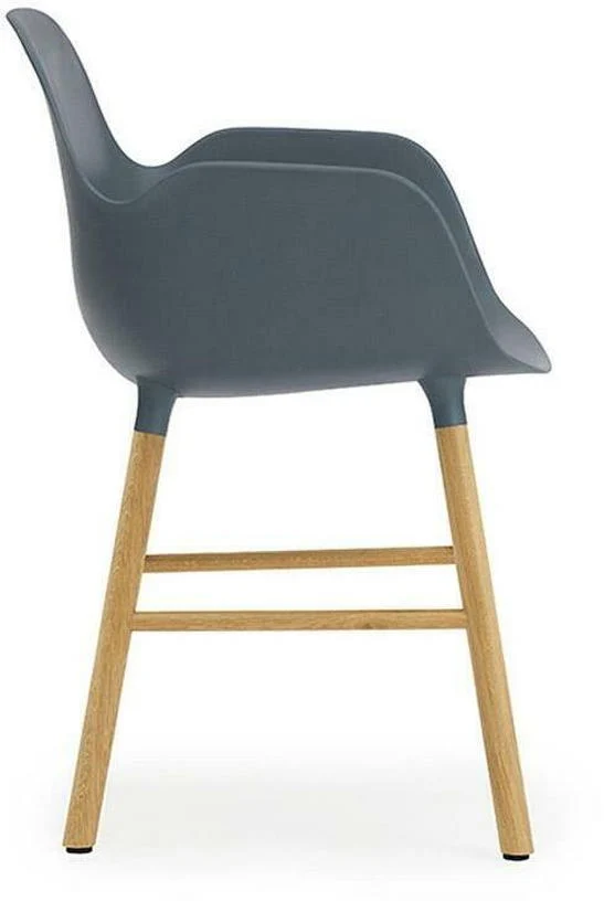Chaise avec accoudoirs en chêne naturel et pp bleu Form - Normann Copenhagen