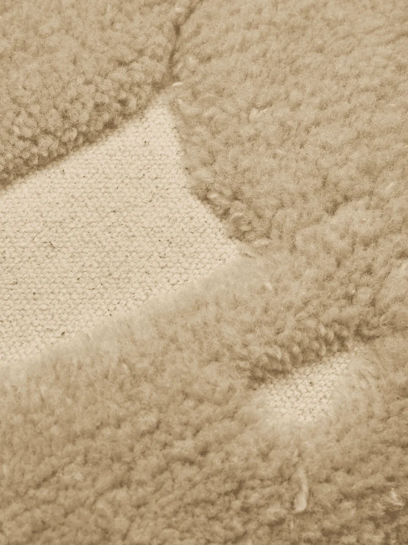 Coussin carré en laine tufté blanc et beige 50 x 50 cm Cilla - Ferm Living