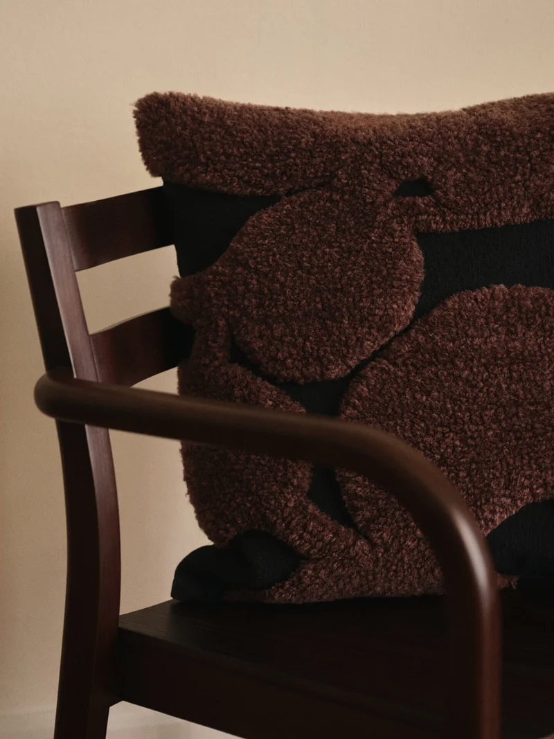 Coussin carré en laine tufté noir et marron 50 x 50 cm Cilla - Ferm Living