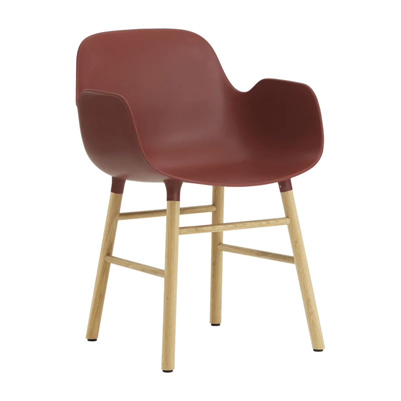 Chaise avec accoudoirs en chêne naturel et pp rouge Form - Normann Copenhagen