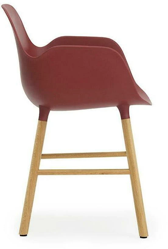 Chaise avec accoudoirs en chêne naturel et pp rouge Form - Normann Copenhagen