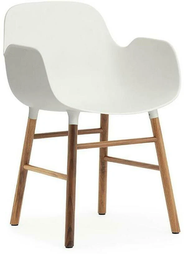 Chaise avec accoudoirs en noyer naturel et pp blanc Form - Normann Copenhagen