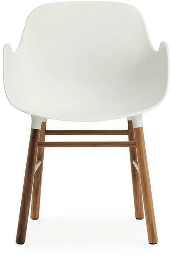 Chaise avec accoudoirs en noyer naturel et pp blanc Form - Normann Copenhagen