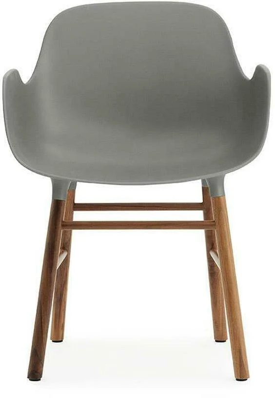 Chaise avec accoudoirs en noyer naturel et pp gris Form - Normann Copenhagen
