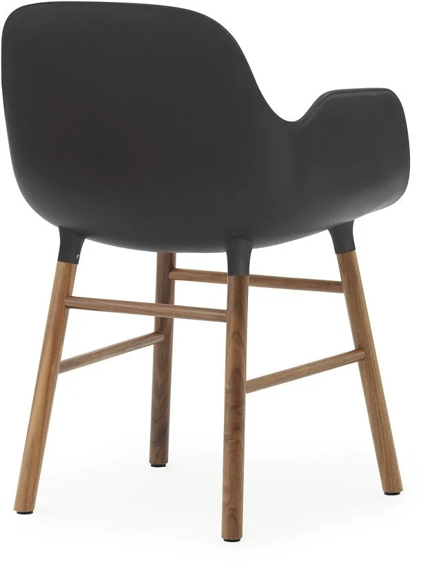 Chaise avec accoudoirs en noyer naturel et pp noir Form - Normann Copenhagen