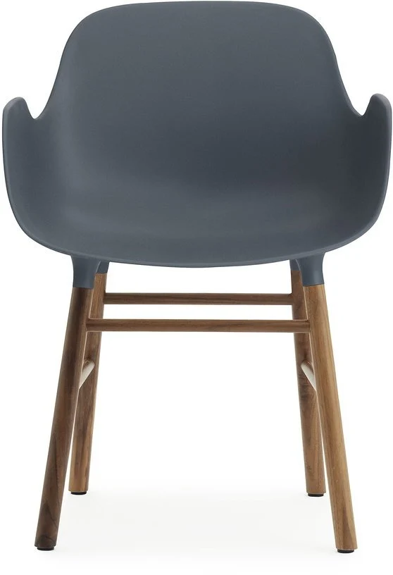 Chaise avec accoudoirs en noyer naturel et pp bleu Form - Normann Copenhagen