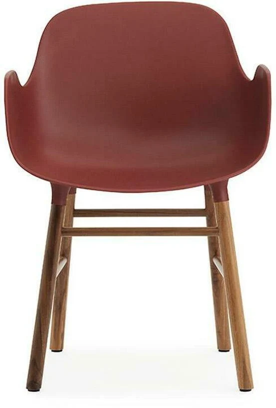 Chaise avec accoudoirs en noyer naturel et pp rouge Form - Normann Copenhagen