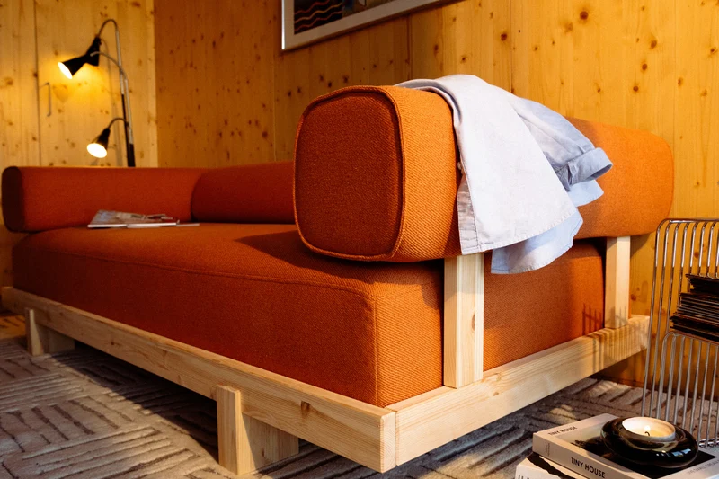 Canapé-lit en pin massif en vert 214×66cm Stay Raw - Karup Design